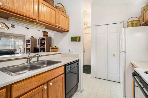Kitchen - 344 Westbrook, Marshall, MI 49068 photo 2 of 2