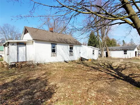 335 Peninsular, Cement City, MI 49233