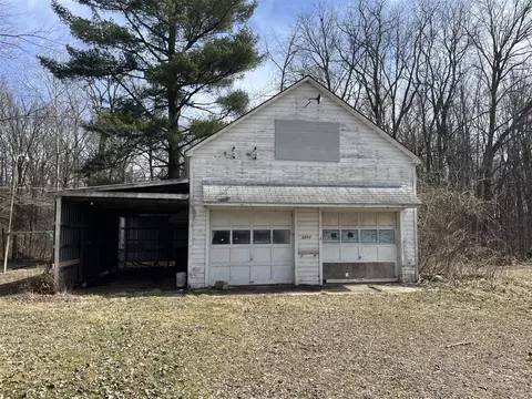 Exterior - 3201 Rives Jct, Jackson, MI 49201 photo 4 of 13