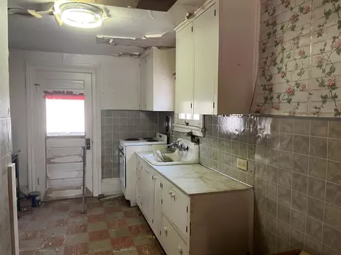 Kitchen - 3201 Rives Jct, Jackson, MI 49201 photo 2 of 2