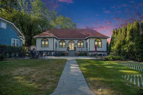 228 Brockway, South Haven, MI 49090