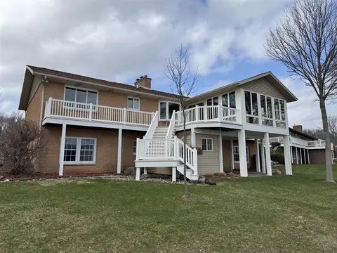 403 Midlakes, Plainwell, MI 49080 photo 3