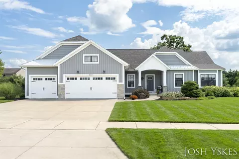 2464 Bridle, Belmont, MI 49306