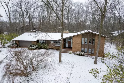 3946 Waldenwood, Ann Arbor, MI 48105