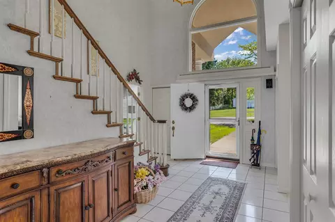5527 S Jackson, Jackson, MI 49201 photo 2