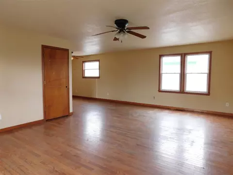 917 E Beecher, Adrian, MI 49221 photo 4