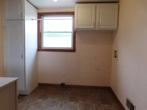 917 E Beecher, Adrian, MI 49221 photo 10
