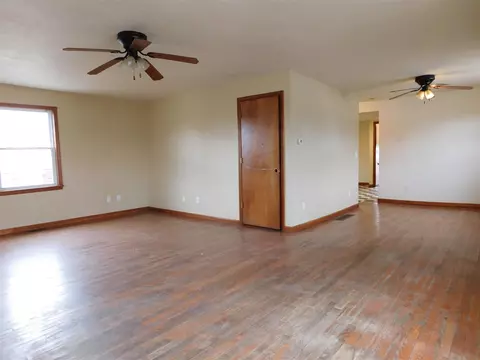 917 E Beecher, Adrian, MI 49221 photo 3