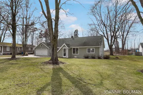 153 River, Coopersville, MI 49404