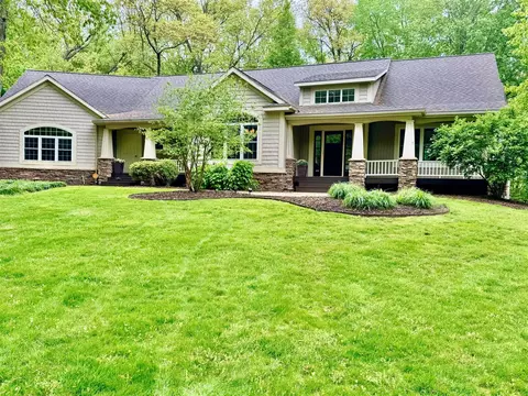 8821 Summerset Woods, Alto, MI 49302
