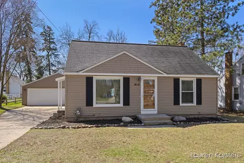 912 Kendalwood, Grand Rapids, MI 49505
