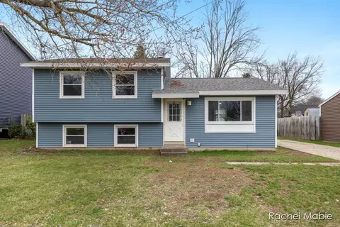 934 Greenwood, Middleville, MI 49333