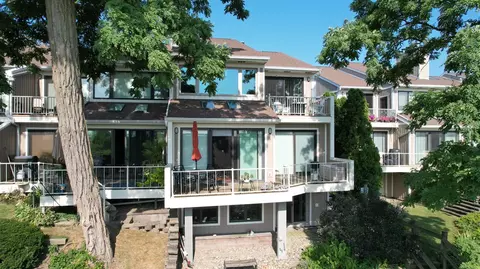 201 Wayne, Saint Joseph, MI 49085