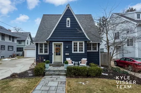 609 Greenwood, Grand Rapids, MI 49506