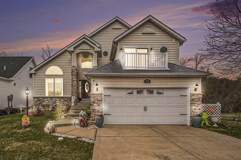 598 Swan River Dr, Benton Harbor, MI 49022