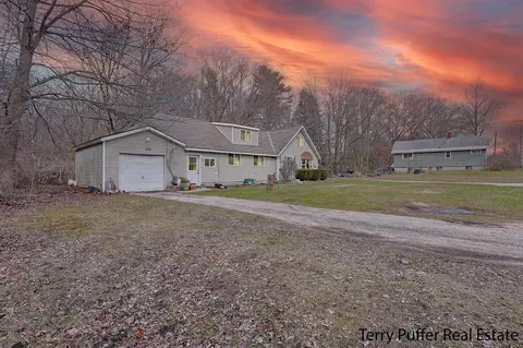 326 W Giles, Muskegon, MI 49445