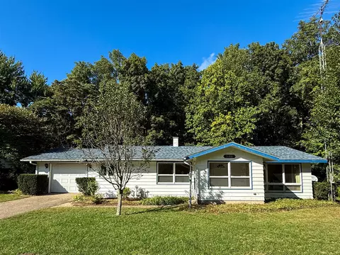 32286 Center, Dowagiac, MI 49047