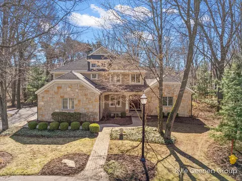 605 Old Macatawa #7, Holland, MI 49423