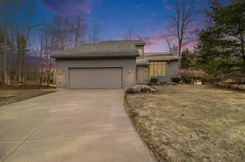 5386 W Riverside, Ludington, MI 49431