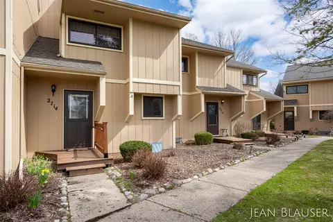 2714 Ridgecroft #38, Grand Rapids, MI 49546