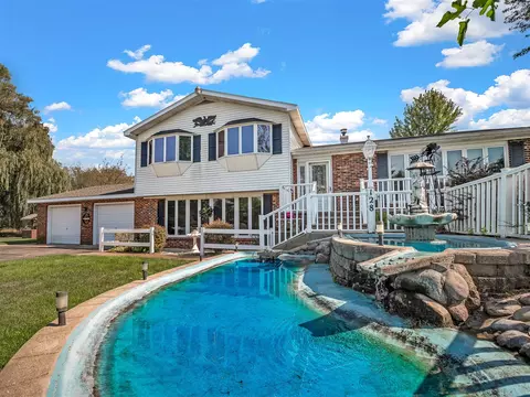 128 S Quarterline, Scottville, MI 49454