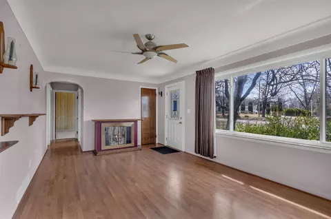 Living - 8447 Dunn, Munith, MI 49259 photo 2 of 4