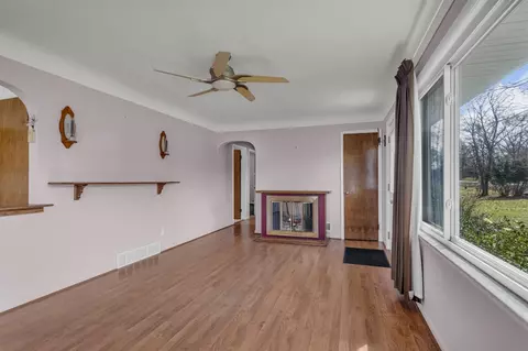 Living - 8447 Dunn, Munith, MI 49259 photo 3 of 4