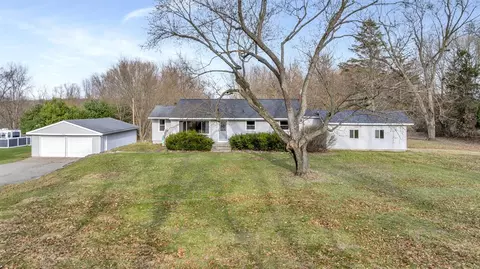 8447 Dunn, Munith, MI 49259