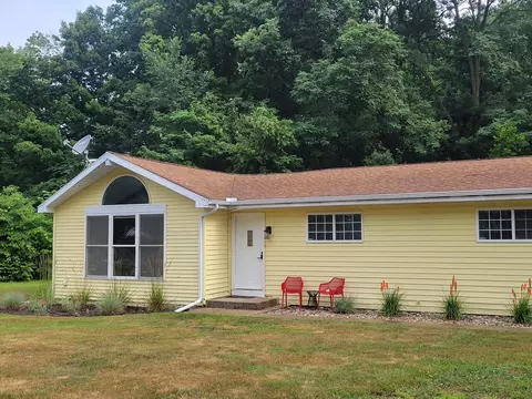 68538 8th, South Haven, MI 49090