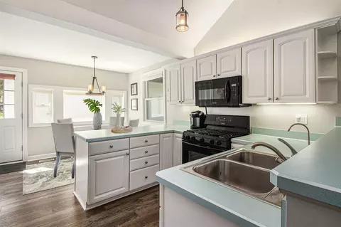 Kitchen - 13957 Aberdeen, Gregory, MI 48137 photo 2 of 2