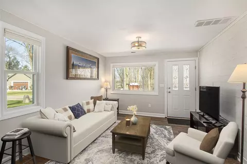 Living - 13957 Aberdeen, Gregory, MI 48137 photo 2 of 2