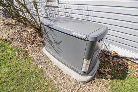 Exterior - 13957 Aberdeen, Gregory, MI 48137 photo 6 of 18