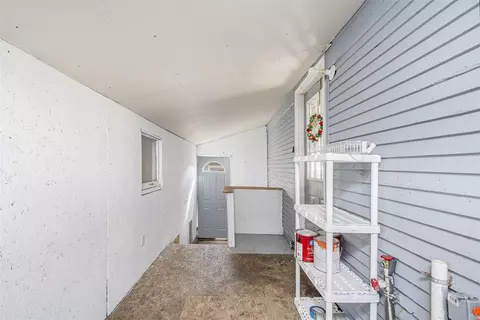Entry Way - 624 Williams, Belding, MI 48809 photo 2 of 2
