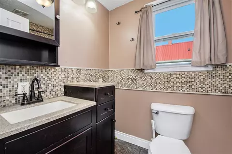 Bath - 624 Williams, Belding, MI 48809 photo 1 of 2