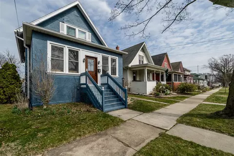 1011 Pearl, Saint Joseph, MI 49085