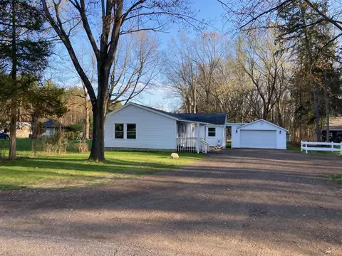 33291 56th, Paw Paw, MI 49079