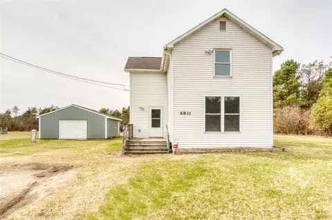 6831 N Oak, White Cloud, MI 49349