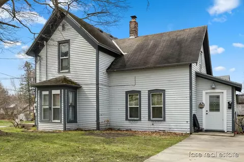 223 Maple #A & B, Rockford, MI 49341