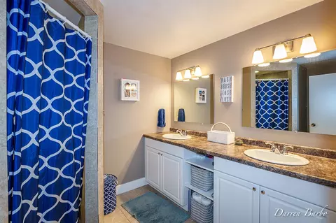 Bath - 3770 Pine, Saranac, MI 48881 photo 2 of 5