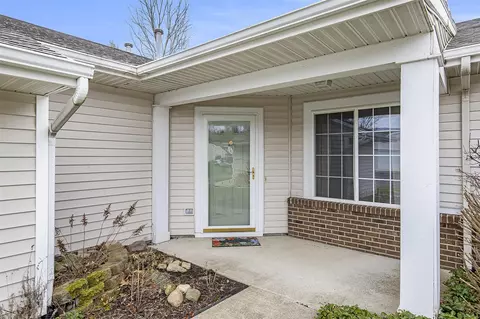7103 E Cannon Pl, Rockford, MI 49341