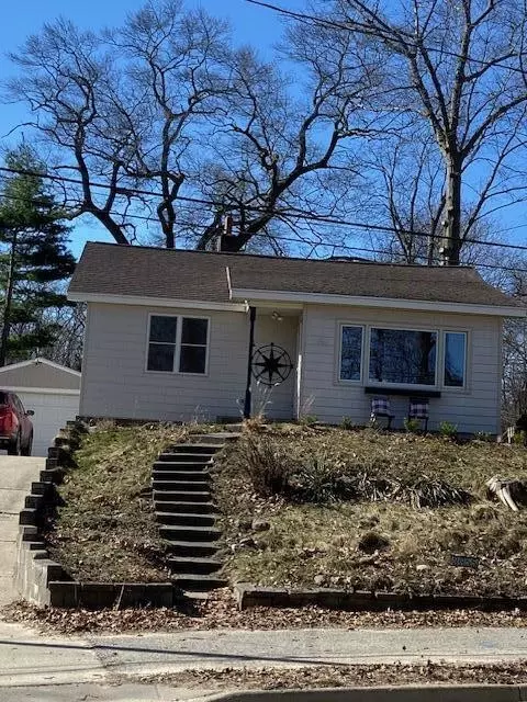 3355 Lakeshore, Muskegon, MI 49441
