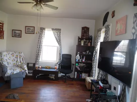 Living - 723 W Washington, Jackson, MI 49201 photo 2 of 2
