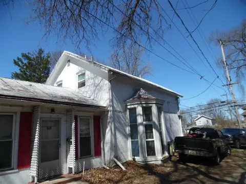 Exterior - 723 W Washington, Jackson, MI 49201 photo 6 of 7