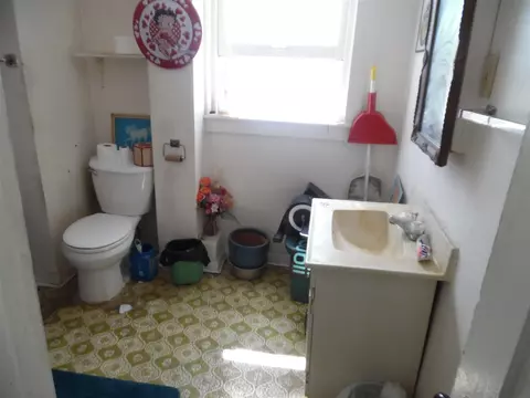 Bath - 723 W Washington, Jackson, MI 49201 photo 4 of 4