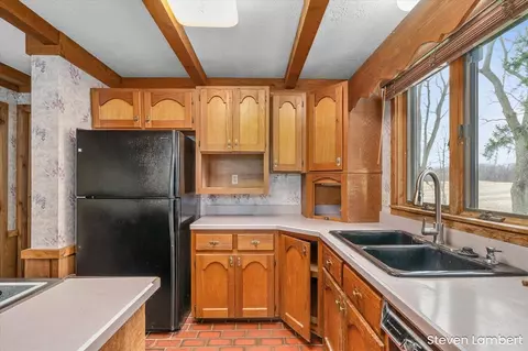 Kitchen - 6116 S Bradley, Bellevue, MI 49021 photo 2 of 2