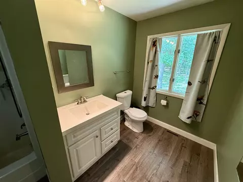 Bath - 10976 Dewey, Munith, MI 49259 photo 1 of 3
