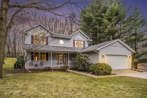 4300 Pine Knl, Kalamazoo, MI 49004