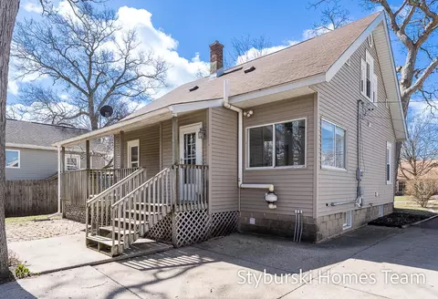 2626 Byron Ctr, Wyoming, MI 49519