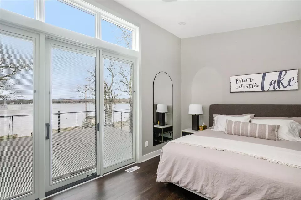 Bedroom - 7505 S Lakeshore, Pentwater, MI 49449 photo 4 of 6