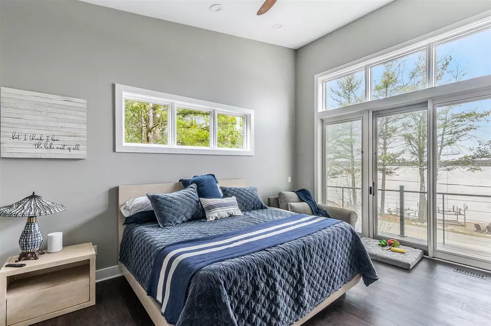 Bedroom - 7505 S Lakeshore, Pentwater, MI 49449 photo 5 of 6